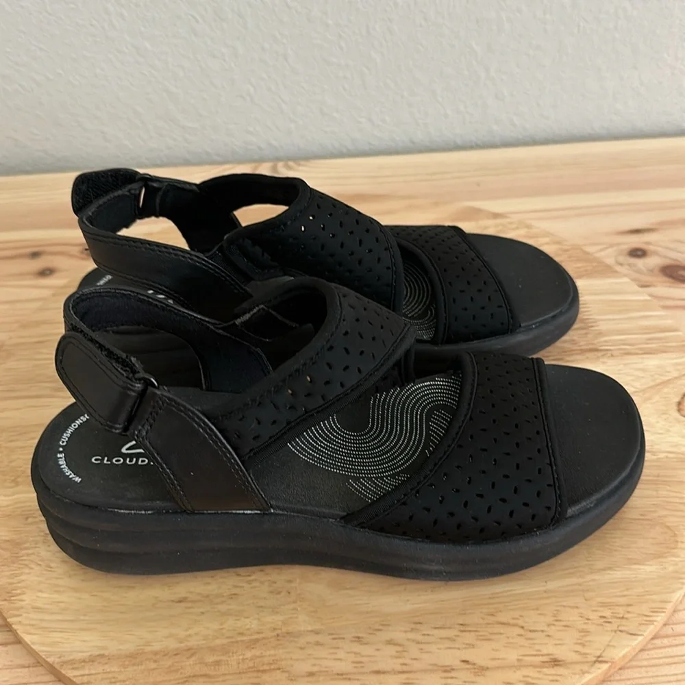 Clarks Cloudsteppers Perforated Sandal -Drift Fern